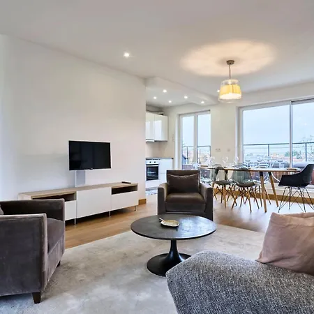 3 Bedroom With Balcony Appartement *