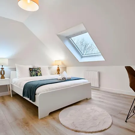 3 Bedroom With Balcony Appartement *