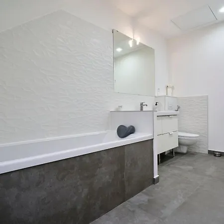 Appartement 3 Bedroom With Balcony *